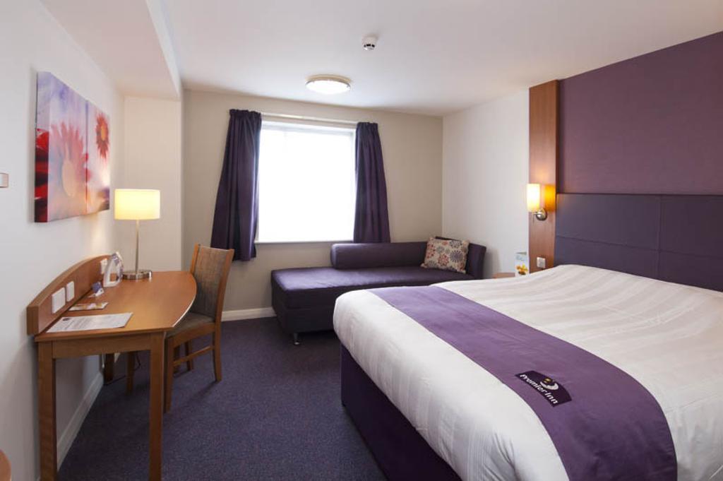 Premier Inn Birmingham City - Waterloo St Room photo
