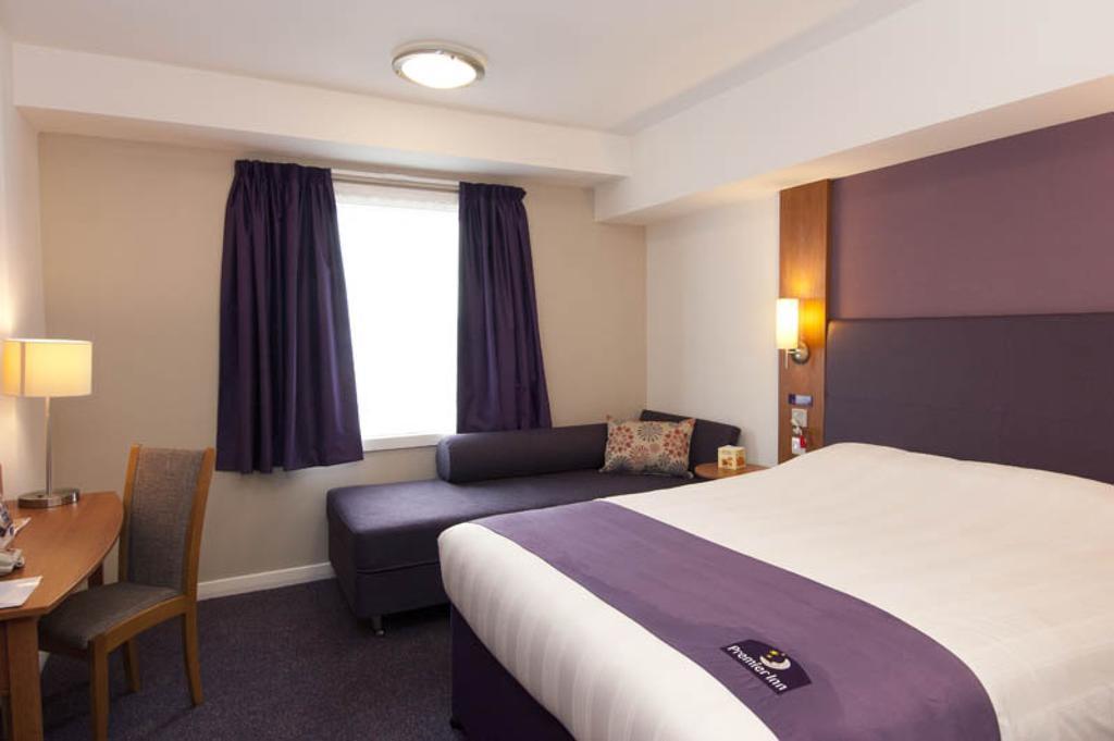 Premier Inn Birmingham City - Waterloo St Room photo